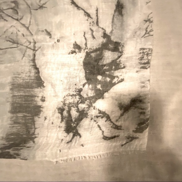 Scarf. Lightweight gauzy grey and off white scarf - Picture 3 of 5